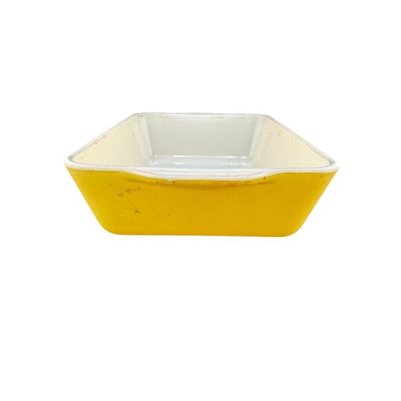 Vintage Pyrex Yellow Refrigerator Dish – 1.5 Quart, No Lid - Picture 4 of 6